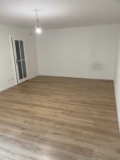 Wohnraum mit Laminatboden